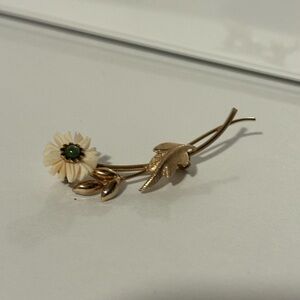 Elegant Gold and Cream Floral Brooch - DEC 14kt GF